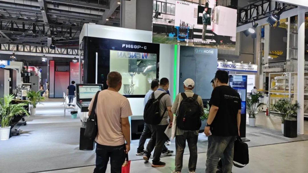 五軸聯(lián)動銑車復合加工中心